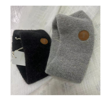 Hypoallergenic alpaca headband for sensitive skin